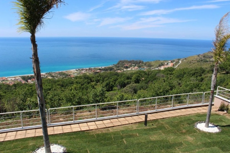 Zambrone, 3 Bedrooms Bedrooms, 4 Rooms Rooms,2 BathroomsBathrooms,Villa,Till salu,1042