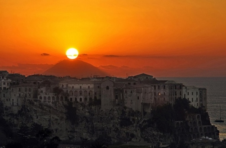 Tropea, 3 Bedrooms Bedrooms, 4 Rooms Rooms,1 BathroomBathrooms,Lägenhet,Att hyra,1048