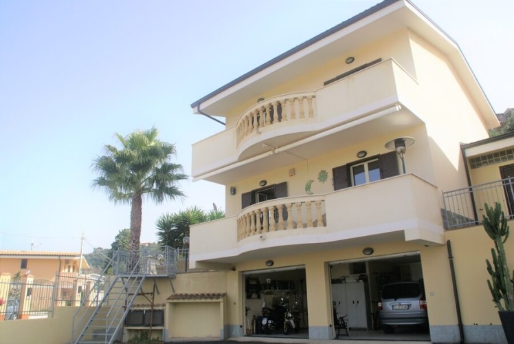 Santa Domenica, 3 Bedrooms Bedrooms, 4 Rooms Rooms,2 BathroomsBathrooms,Villa,Att hyra,1053