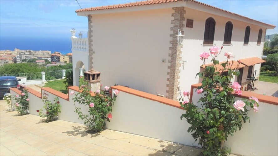 Tropea, 3 Bedrooms Bedrooms, 4 Rooms Rooms,2 BathroomsBathrooms,Villa,Att hyra,1071