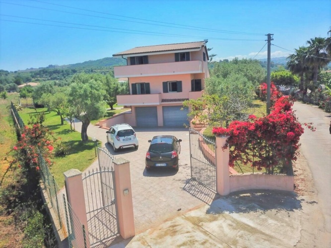 Santa Domenica, 3 Bedrooms Bedrooms, 4 Rooms Rooms,2 BathroomsBathrooms,Villa,Till salu,1077